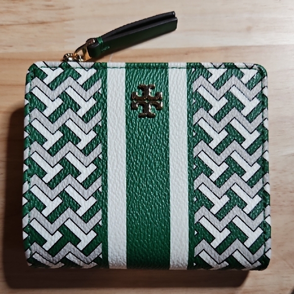 Tory Burch Green and White Wallet - Picture 13 of 14